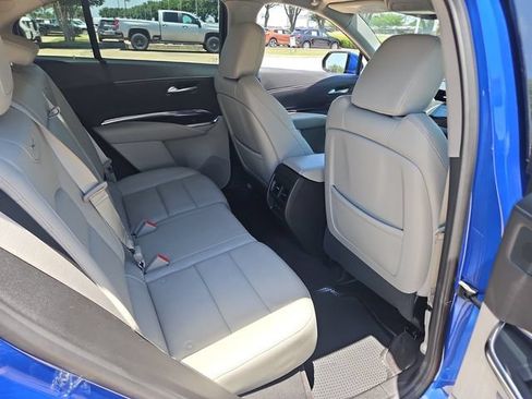 Used 2023 Cadillac XT4 Luxury w/ Cold Weather Package FWD image 24