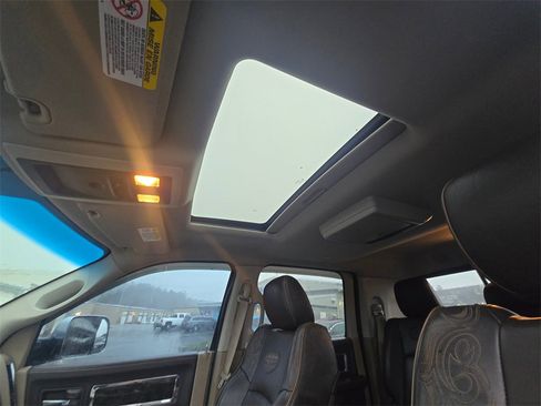 Used 2012 RAM 3500 Laramie Longhorn w/ Max Tow Pkg image 18