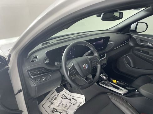 Used 2025 Buick Envista Avenir image 10