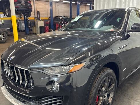 Used 2018 Maserati Levante GranLusso AWD/4WD image 3