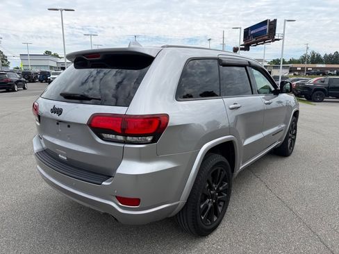 Used 2019 Jeep Grand Cherokee Altitude AWD/4WD image 7