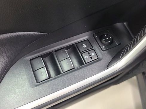 Used 2022 Toyota RAV4 XLE AWD/4WD image 19