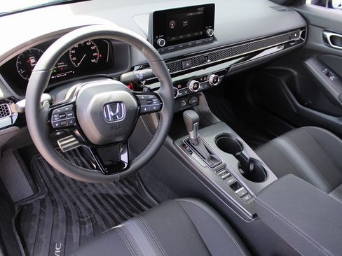 Used 2024 Honda Civic Sport image 2