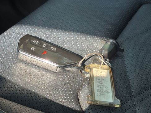 Used 2025 Volkswagen Atlas SE image 21