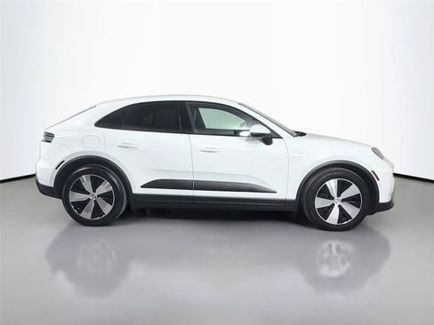 Certified 2025 Porsche Macan 4 Electric w/ Premium Package AWD/4WD image 8