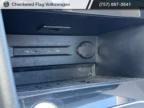 Used 2025 Volkswagen Taos SE FWD image 39