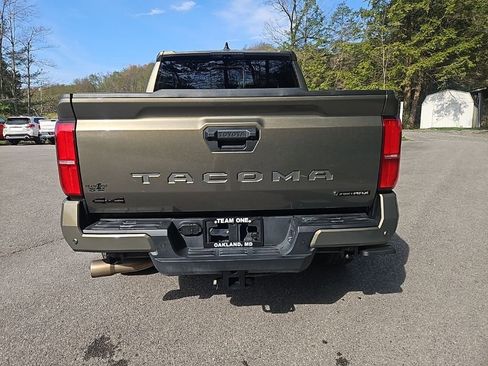 Used 2025 Toyota Tacoma TRD Off-Road w/ TRD Off Road Premium Package AWD/4WD image 4