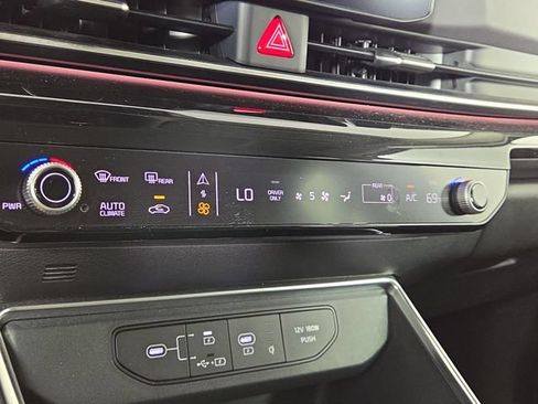 Certified 2025 Kia Carnival SX Prestige FWD image 18