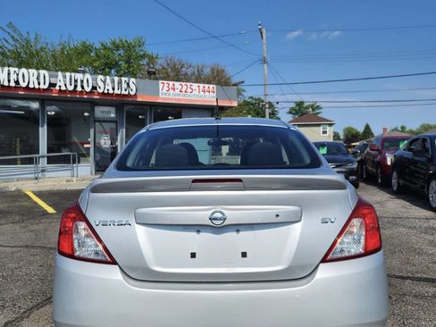 Used 2018 Nissan Versa SV image 12