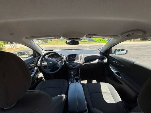Used 2025 Chevrolet Malibu LT FWD image 21