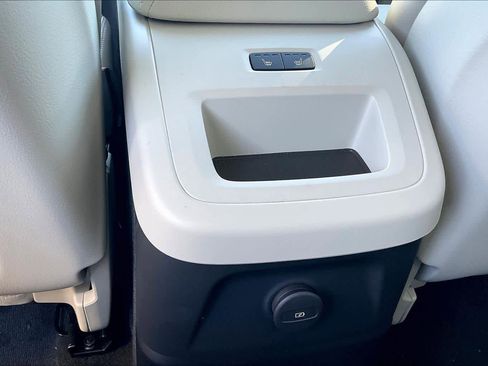 New 2026 Volvo XC60 T8 Ultra w/ Protection Package Premier image 16