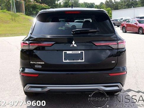 Used 2025 Mitsubishi Outlander SE FWD image 6
