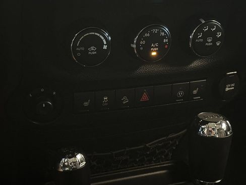Used 2013 Jeep Wrangler Unlimited Sahara w/ Connectivity Group AWD/4WD image 20