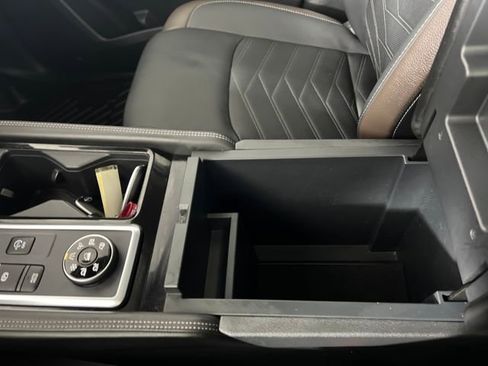 Used 2024 Nissan Pathfinder Platinum image 26