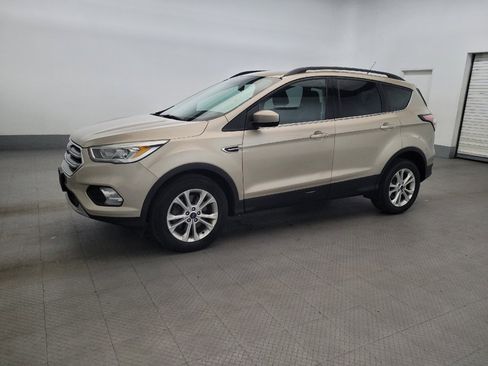 Used 2017 Ford Escape SE w/ Equipment Group 201A AWD/4WD image 2