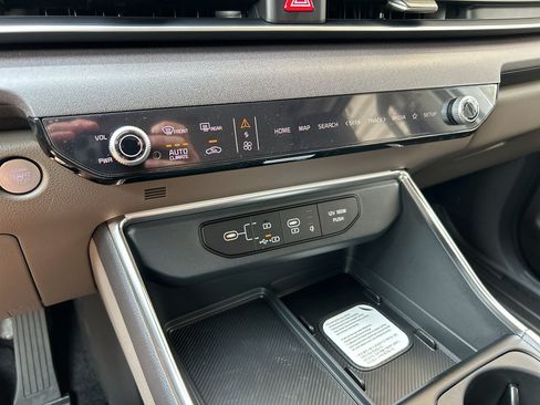 New 2026 Kia Carnival EX FWD image 24