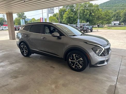 Used 2025 Kia Sportage EX w/ Premium Package FWD image 3