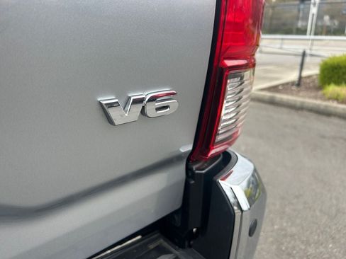 Used 2022 Toyota Tacoma SR5 AWD/4WD image 36