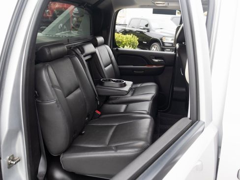 Used 2013 Chevrolet Avalanche LTZ image 26