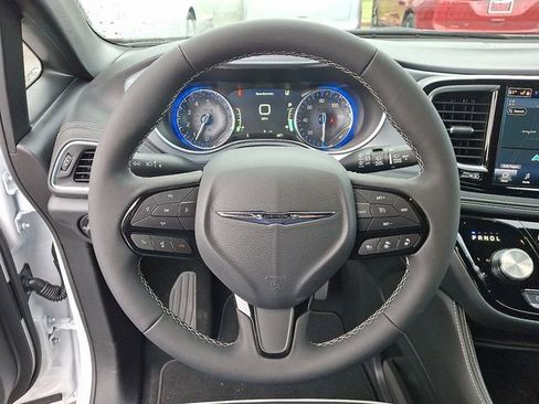 New 2026 Chrysler Pacifica Limited w/ S Appearance Package FWD image 9