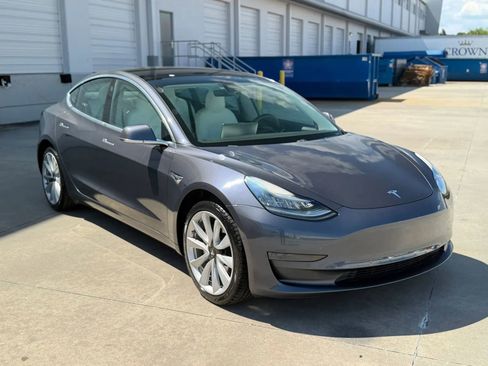 Used 2019 Tesla Model 3 Mid Range RWD image 4