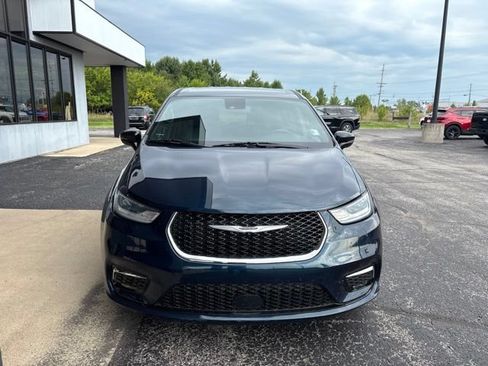 Used 2025 Chrysler Pacifica Select FWD image 8