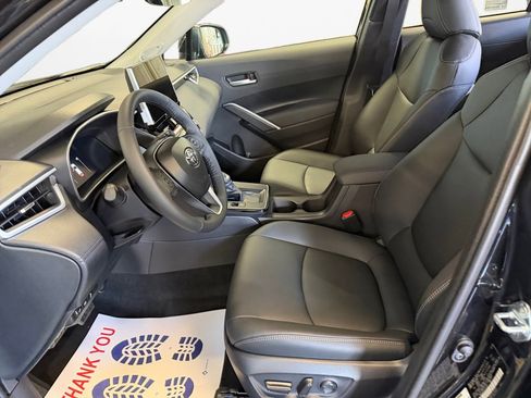 Used 2026 Toyota Corolla Cross XLE w/ Convenience Package image 11