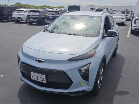Used 2023 Chevrolet Bolt EUV LT w/ Convenience Package FWD image 1