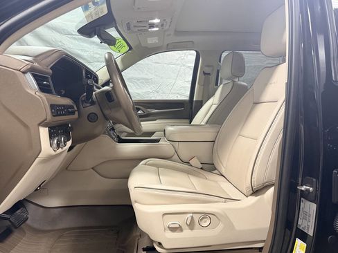 Used 2022 GMC Yukon XL Denali w/ Denali Premium Package image 10