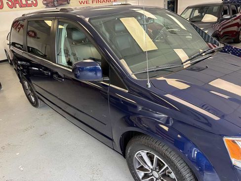 Used 2017 Dodge Grand Caravan SXT FWD image 4