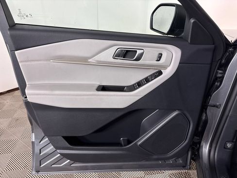 New 2026 Ford Explorer Active w/ Active Comfort Package RWD image 16