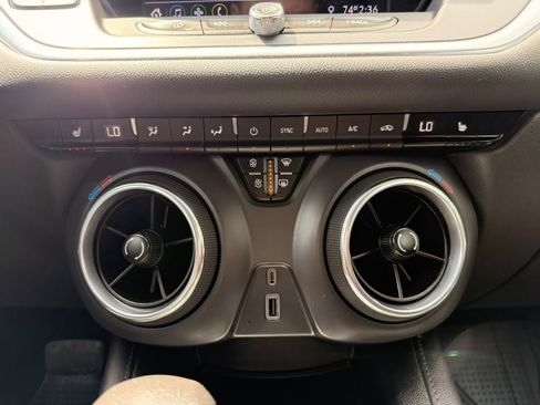 Used 2020 Chevrolet Blazer LT FWD image 32