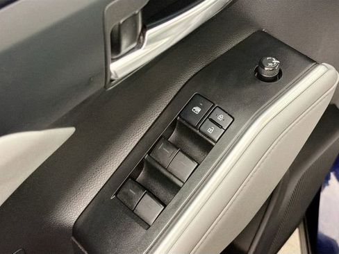 Used 2021 Toyota Highlander XLE image 17