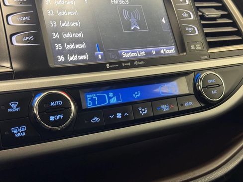 Used 2019 Toyota Highlander XLE image 41