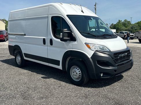 Used 2025 RAM ProMaster 2500 w/ Convenience Group FWD image 4