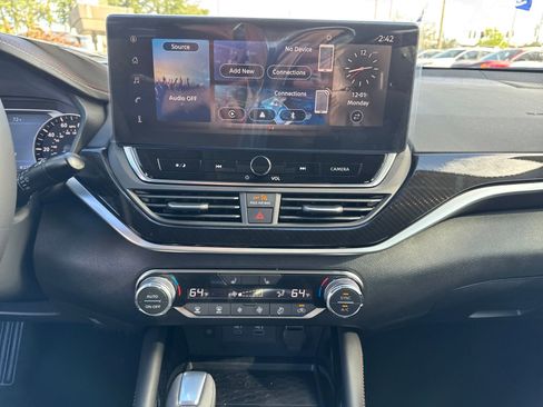 New 2025 Nissan Altima 2.5 SR image 18