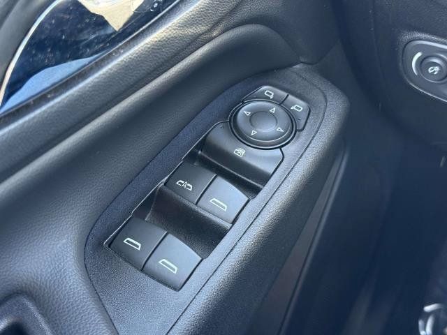 Used 2018 Chevrolet Equinox LT FWD image 17