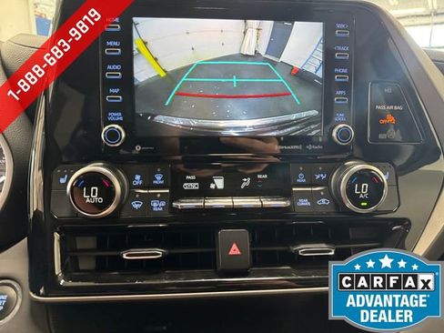 Used 2022 Toyota Highlander XLE AWD/4WD image 16