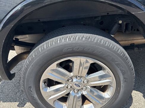 Used 2018 Ford F150 Lariat w/ Equipment Group 502A Luxury AWD/4WD image 9