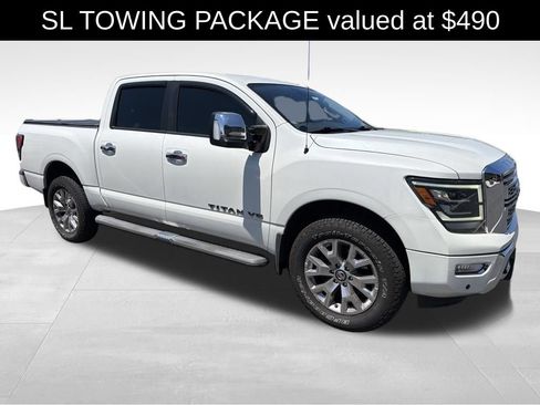 Used 2020 Nissan Titan SL w/ Moonroof Package AWD/4WD image 3