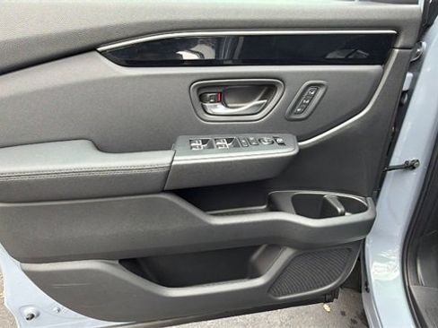 New 2025 Honda Pilot Touring image 19