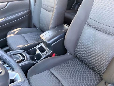Certified 2020 Nissan Rogue SV FWD image 19