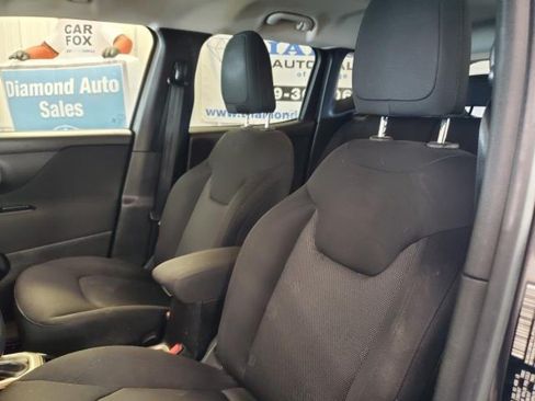 Used 2017 Jeep Renegade Latitude w/ Cold Weather Group AWD/4WD image 12