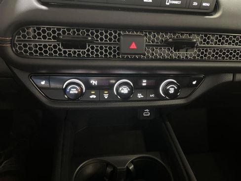 Certified 2025 Honda HR-V Sport image 18