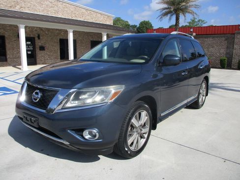 Used 2014 Nissan Pathfinder Platinum w/ Platinum Premium Package AWD/4WD image 30