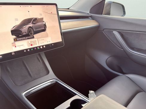 Used 2022 Tesla Model Y Long Range AWD/4WD image 19
