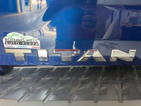 Used 2017 Nissan Titan SV AWD/4WD image 37