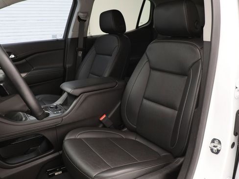 Used 2023 GMC Acadia SLT w/ Elevation Edition image 16