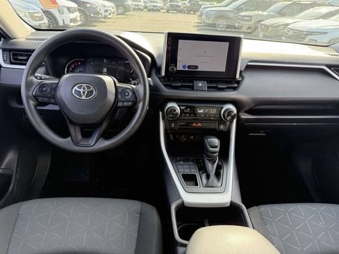Used 2025 Toyota RAV4 XLE AWD/4WD image 13