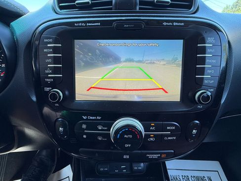 Used 2016 Kia Soul ! w/ Premium Package FWD image 3